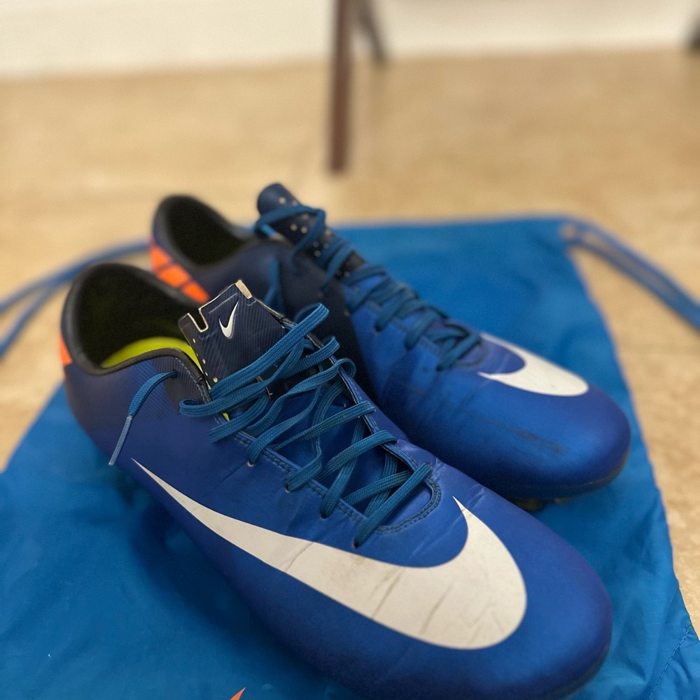Nike Mercurial Vapor VII FG

Model: 441976-408